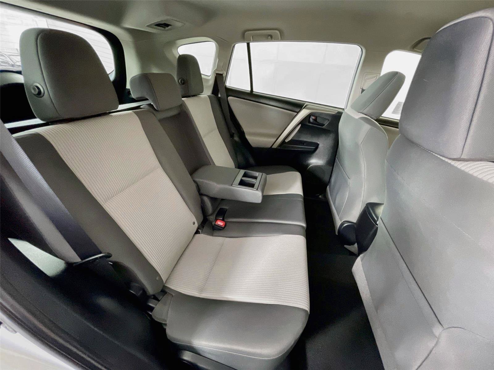 Used 2015 Toyota RAV4 LE AWD/4WD image 27