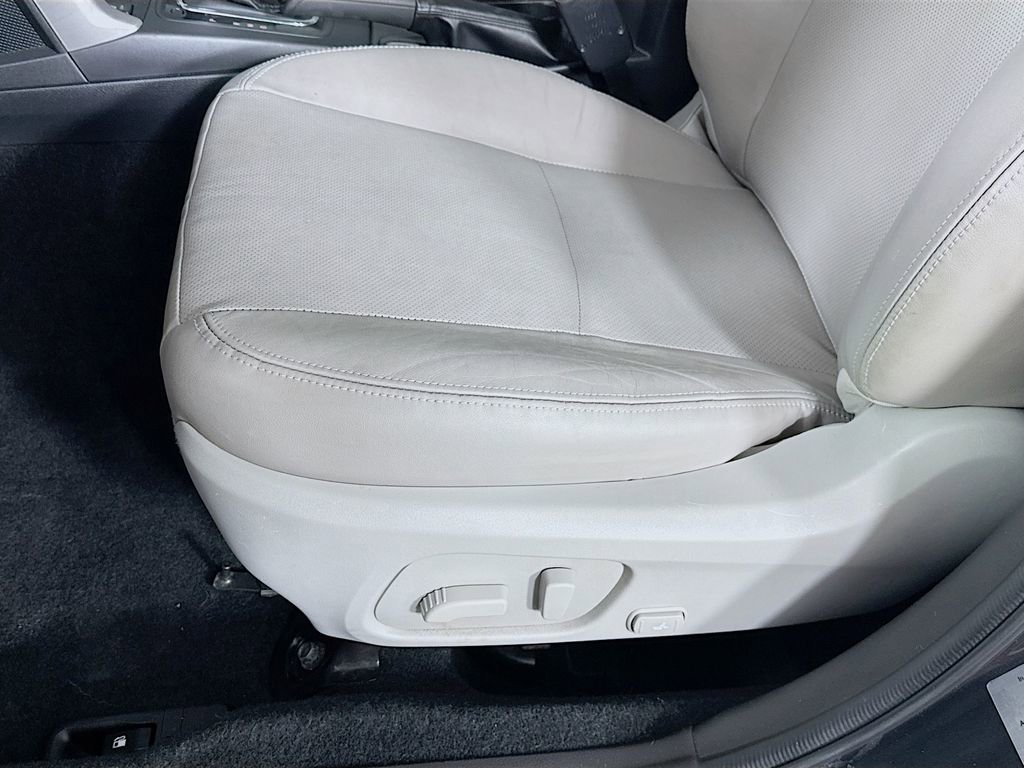 Used 2016 Subaru Forester 2.5i Touring w/ Eyesight & Navigation System image 23