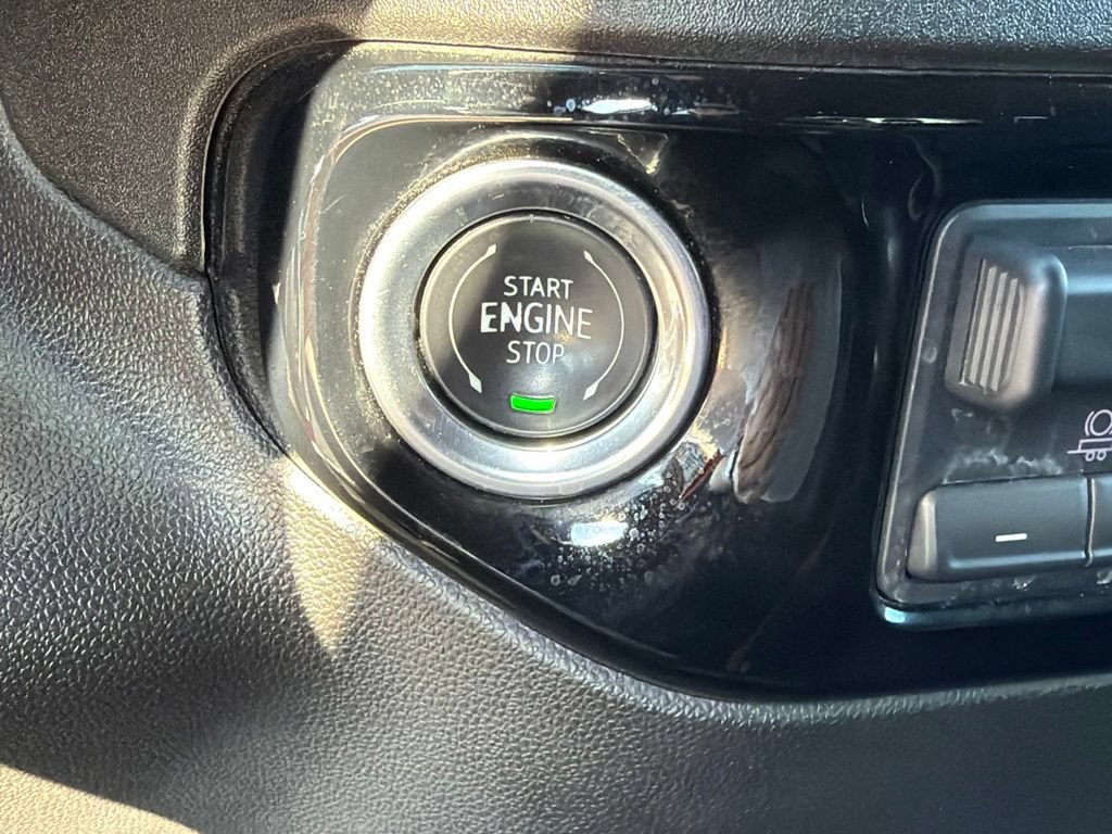 Used 2025 Chevrolet Silverado 1500 LT AWD/4WD image 17