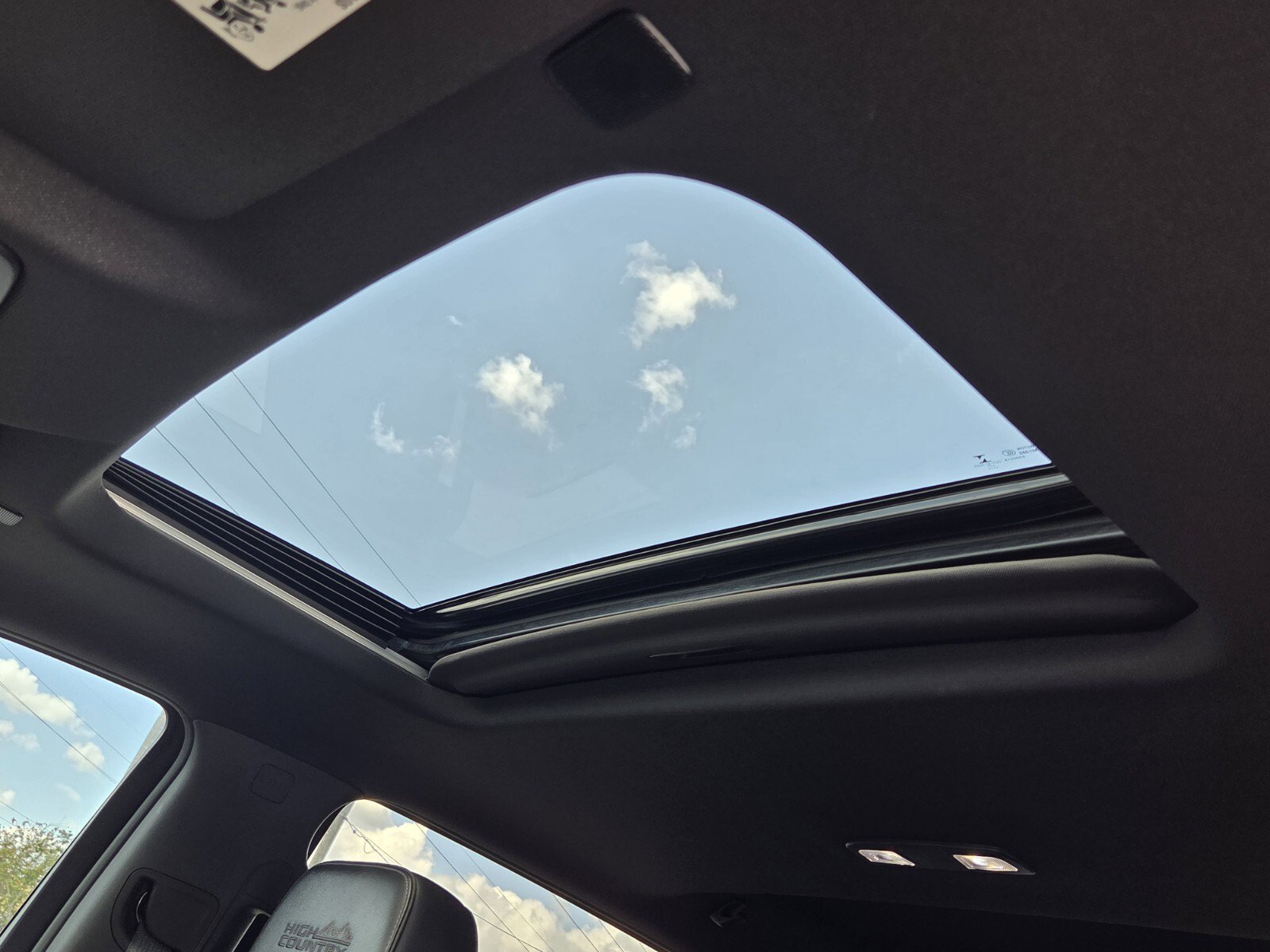 Used 2022 Chevrolet Silverado 1500 High Country w/ Technology Package image 13