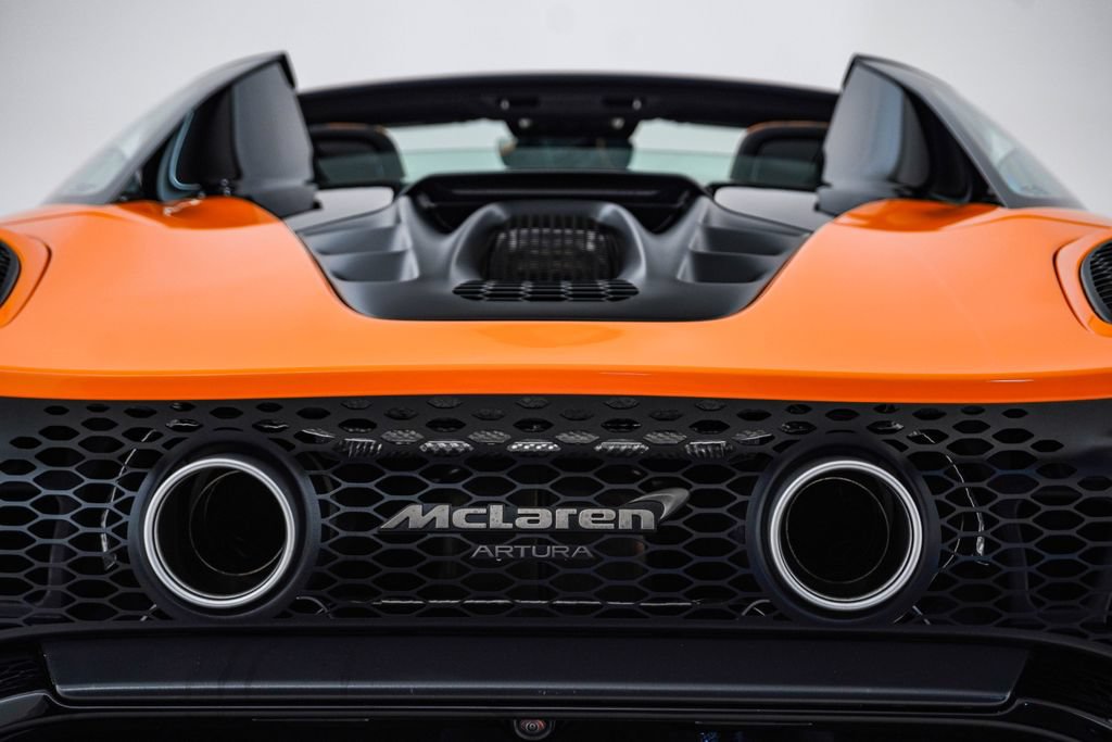Used 2026 McLaren Artura Spider RWD image 17