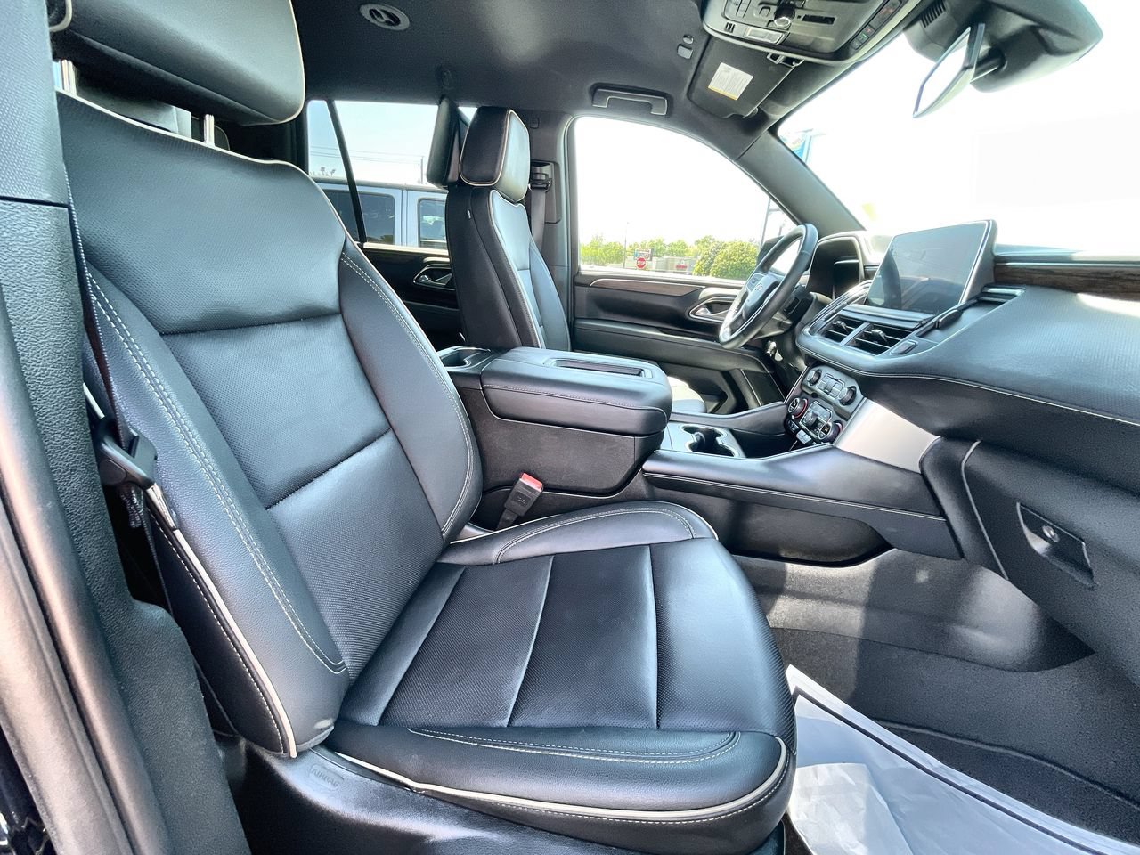 Used 2024 Chevrolet Tahoe Premier AWD/4WD image 28