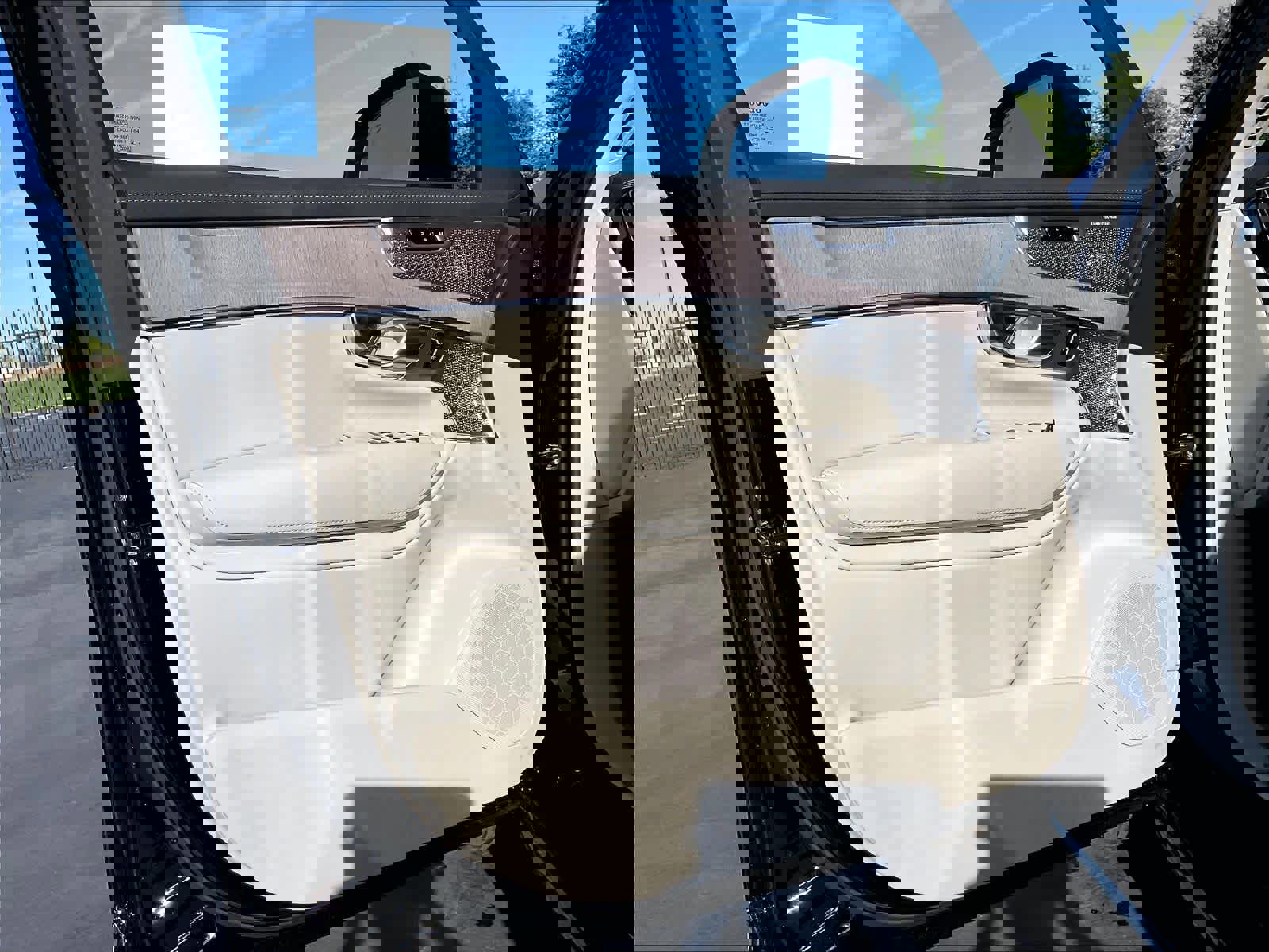 New 2026 Volvo XC90 T8 Ultra w/ Lounge Package image 24