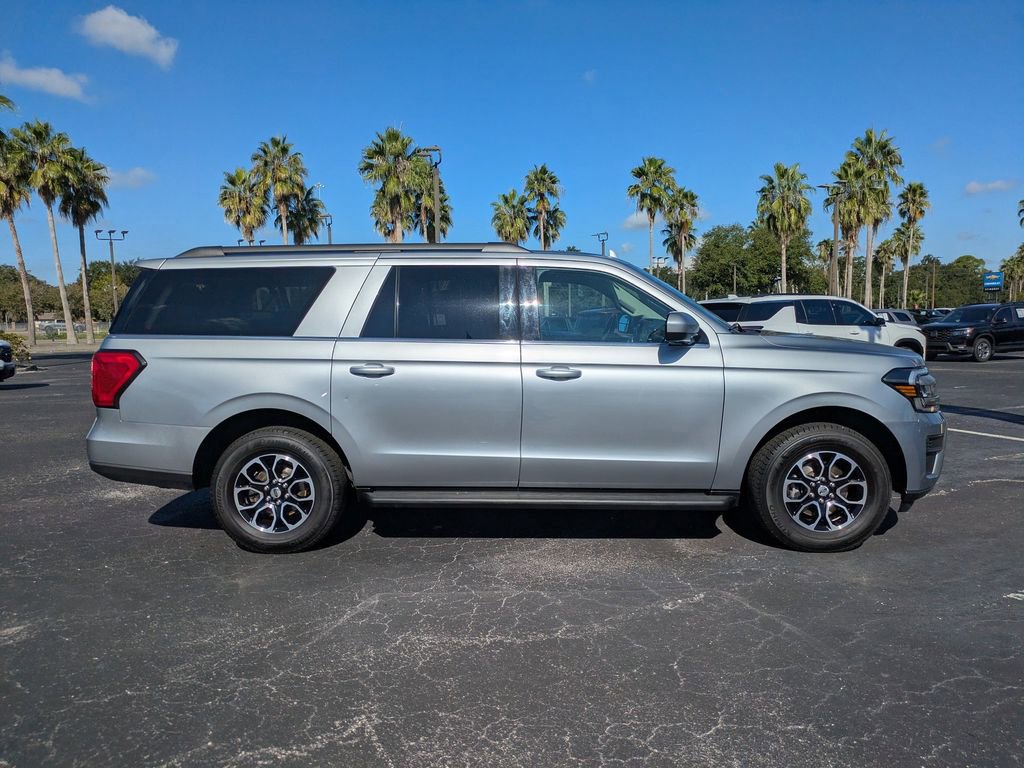 Used 2024 Ford Expedition Max XLT image 3