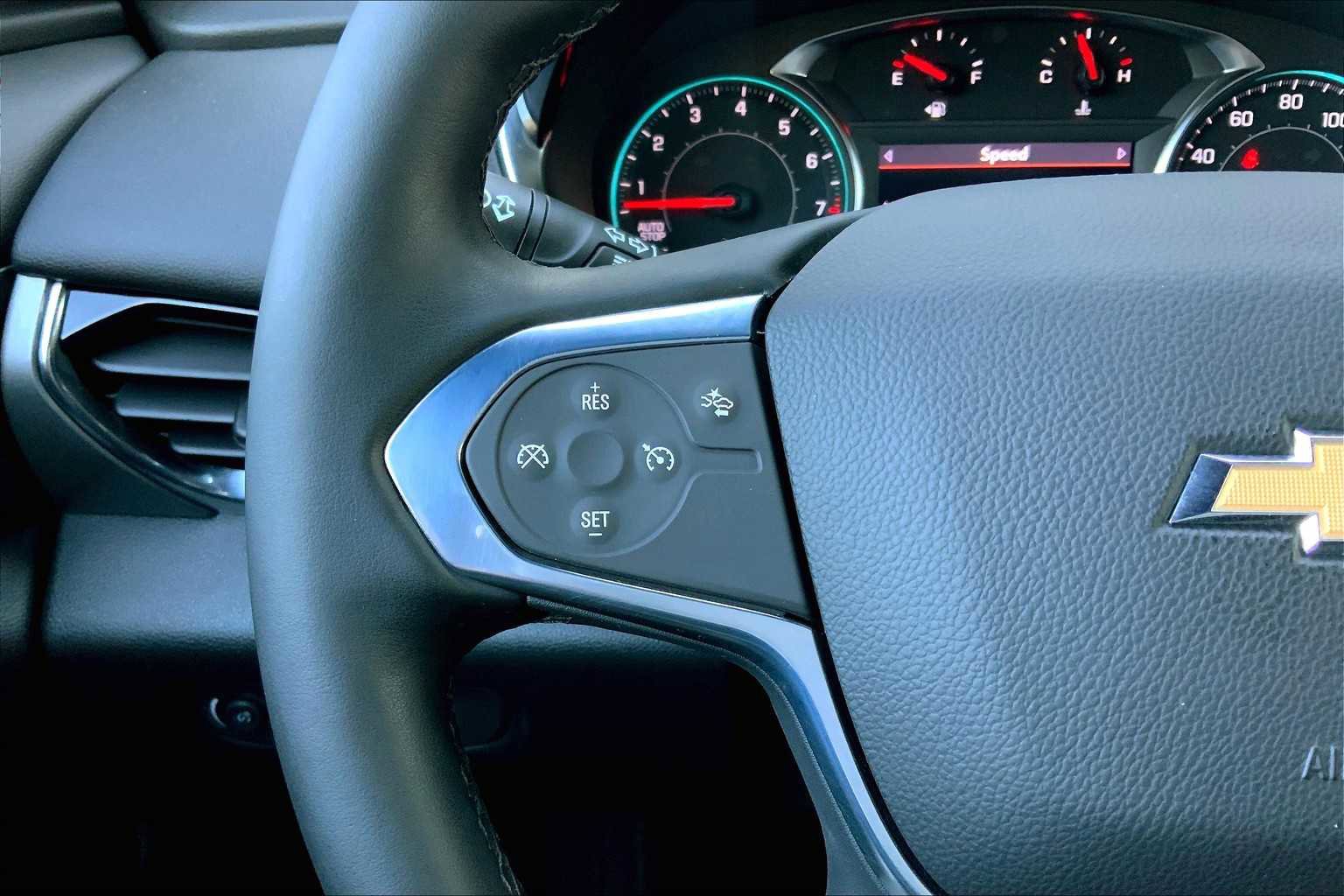 Used 2023 Chevrolet Traverse LT image 23