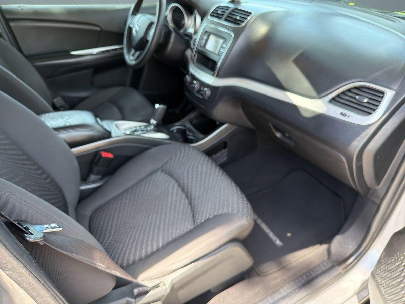 Used 2017 Dodge Journey SE FWD image 31
