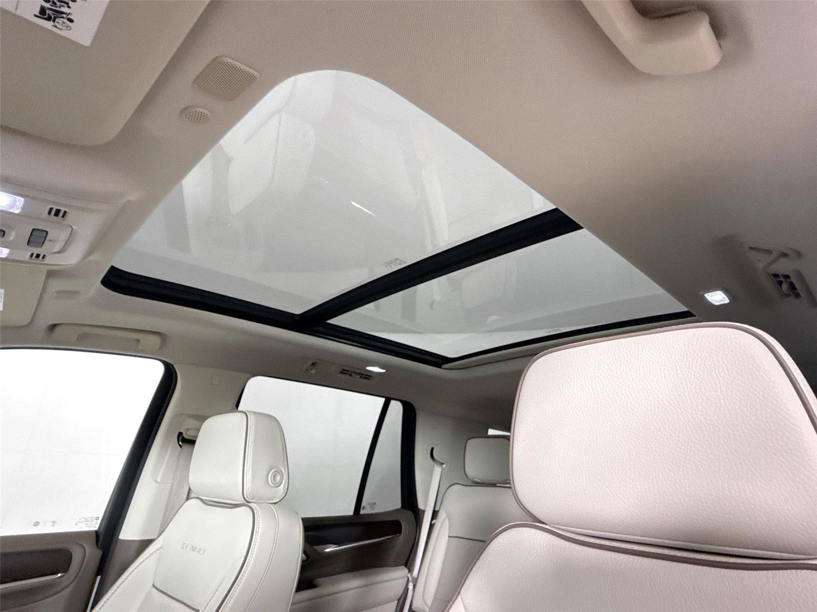 Used 2024 GMC Yukon Denali AWD/4WD image 6