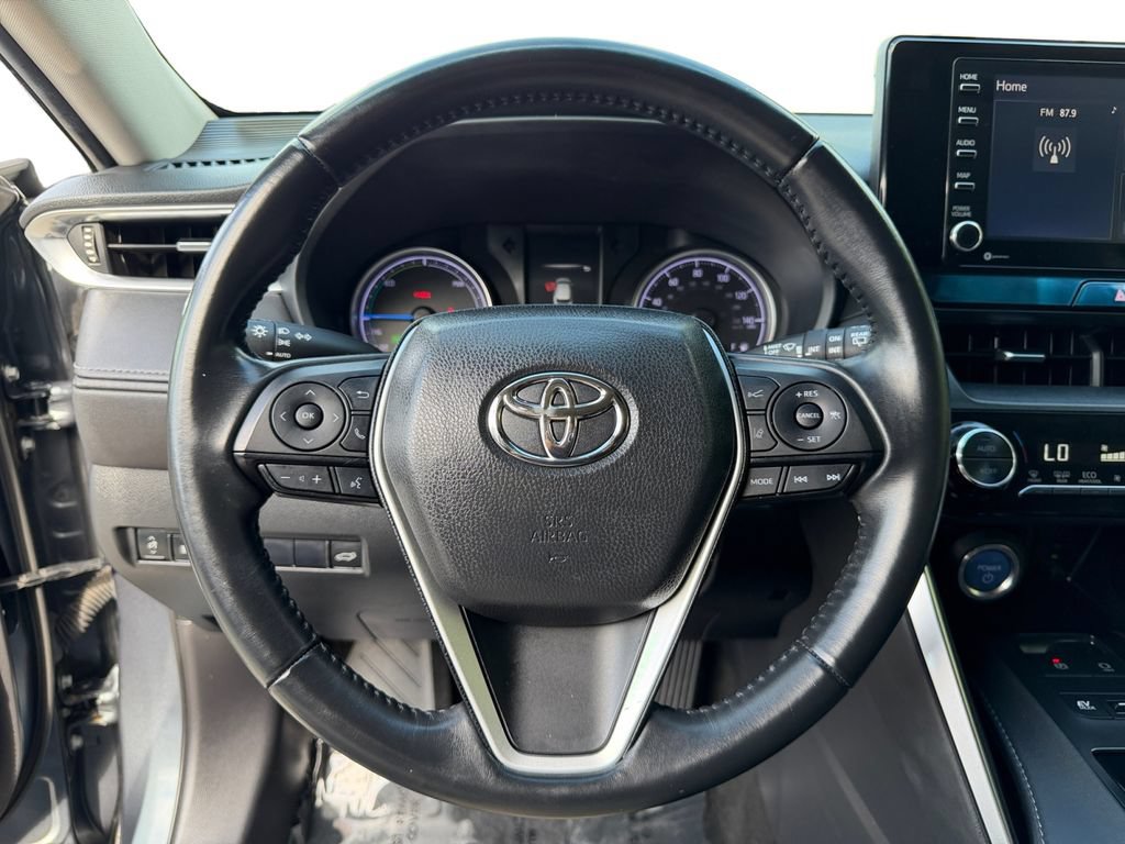 Used 2021 Toyota Venza LE AWD/4WD image 18