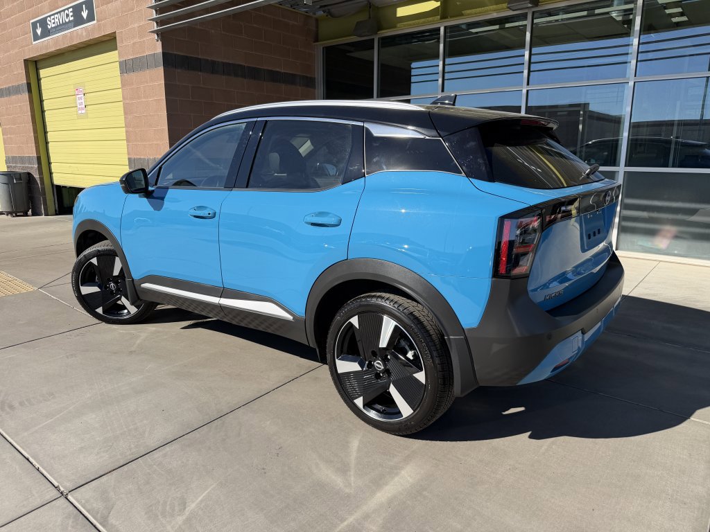 Used 2025 Nissan Kicks SR FWD image 5