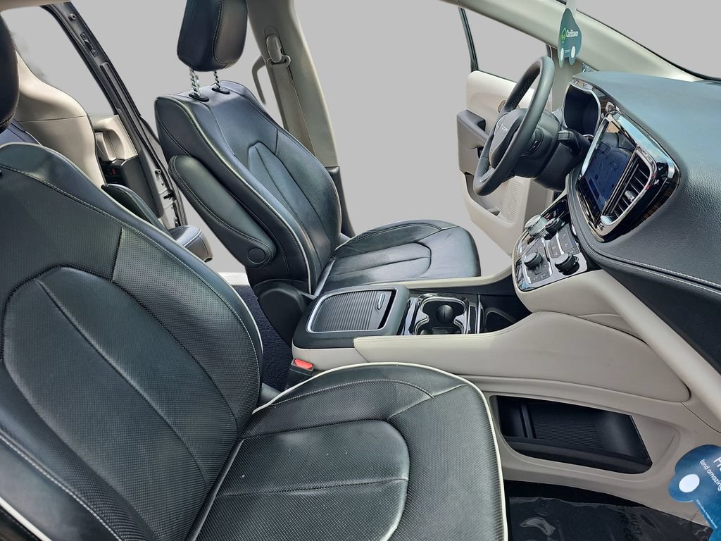 Used 2023 Chrysler Pacifica Limited FWD image 13