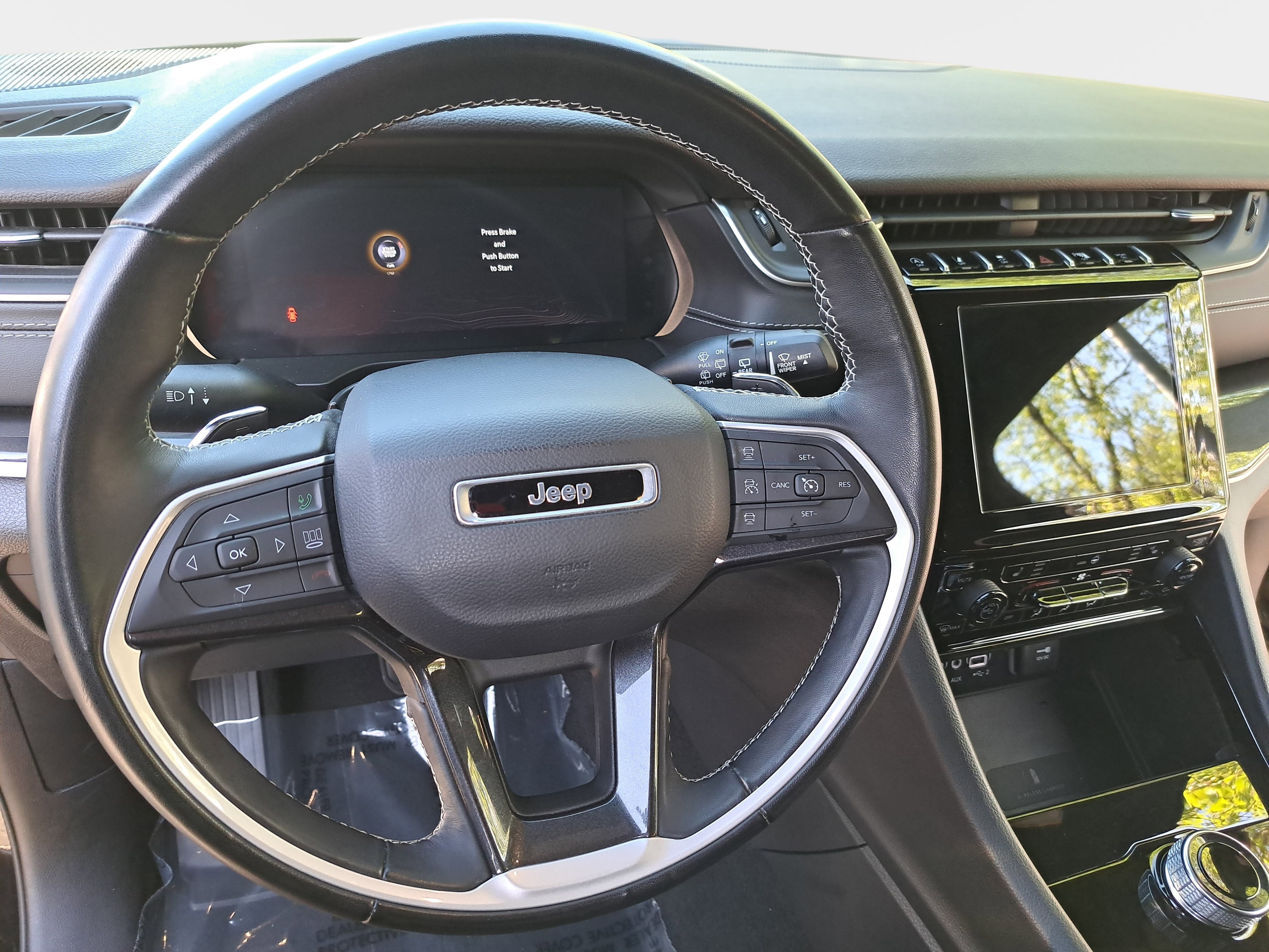 Used 2022 Jeep Grand Cherokee Altitude AWD/4WD image 16