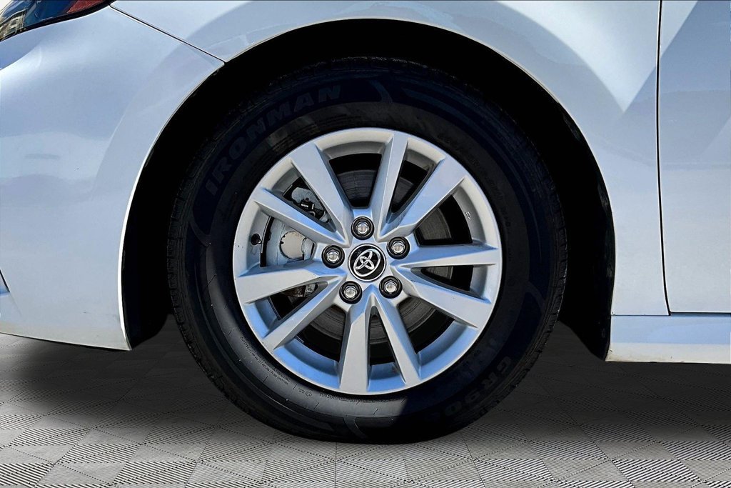 Used 2025 Toyota Camry LE FWD image 34