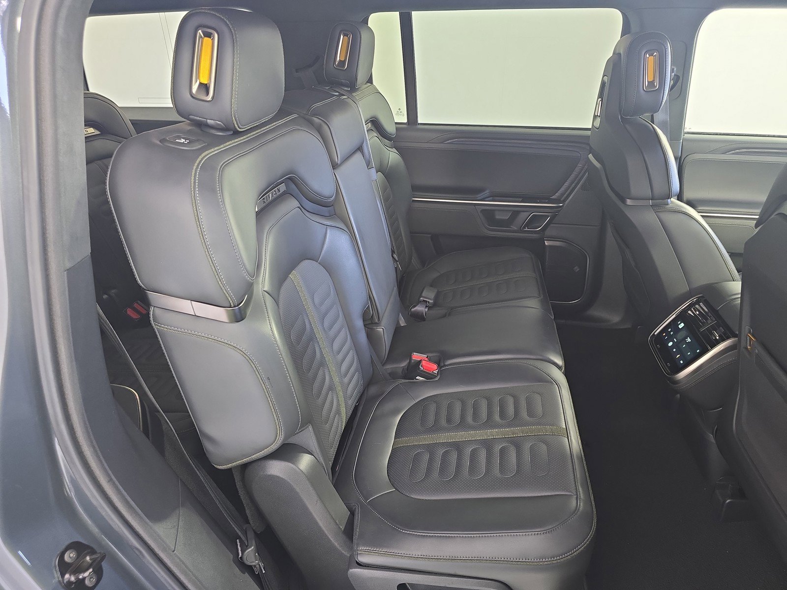 Used 2024 Rivian R1S Adventure image 25