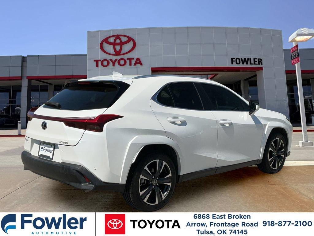 Used 2022 Lexus UX 200 w/ Premium Package FWD image 5