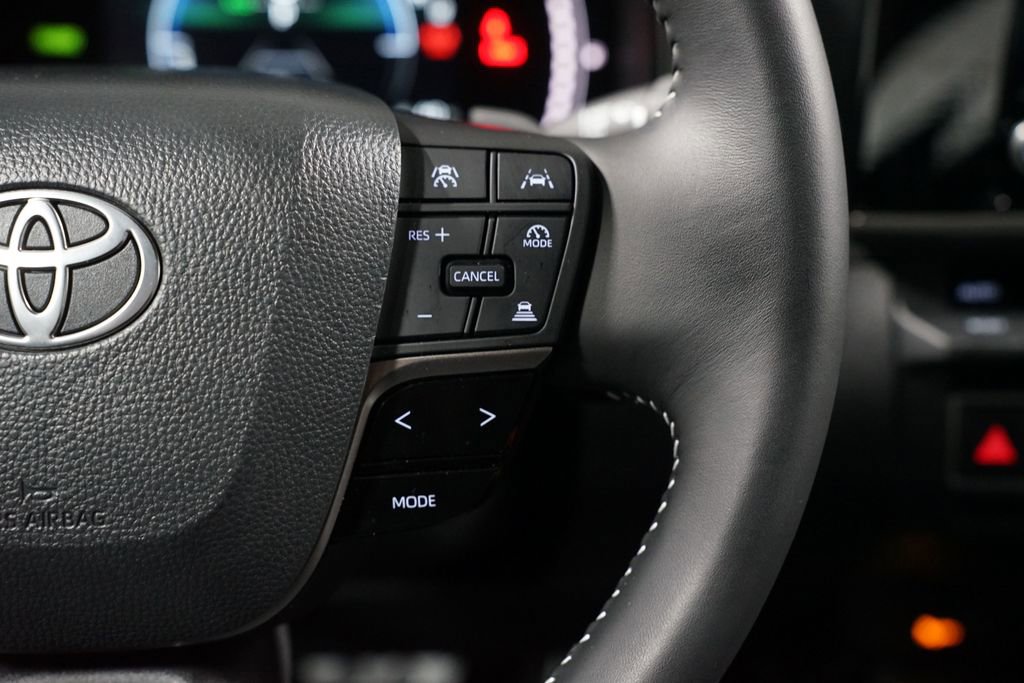 Used 2025 Toyota Camry SE image 13