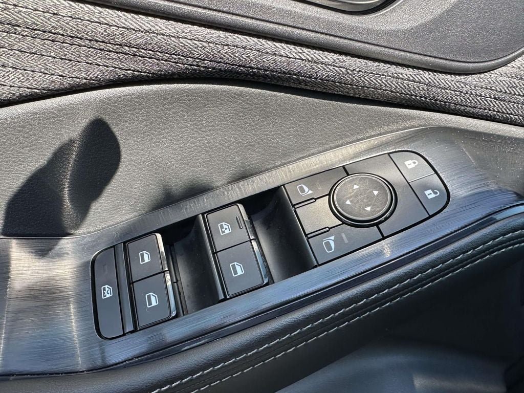 Used 2023 Nissan Rogue SV AWD/4WD image 33