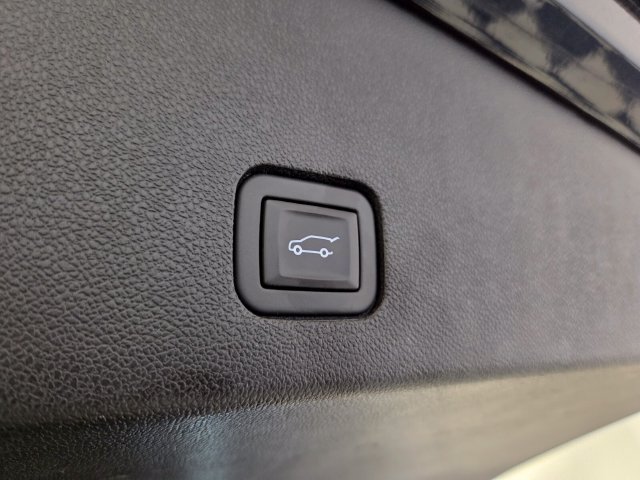Certified 2023 Cadillac XT6 Luxury AWD/4WD image 16