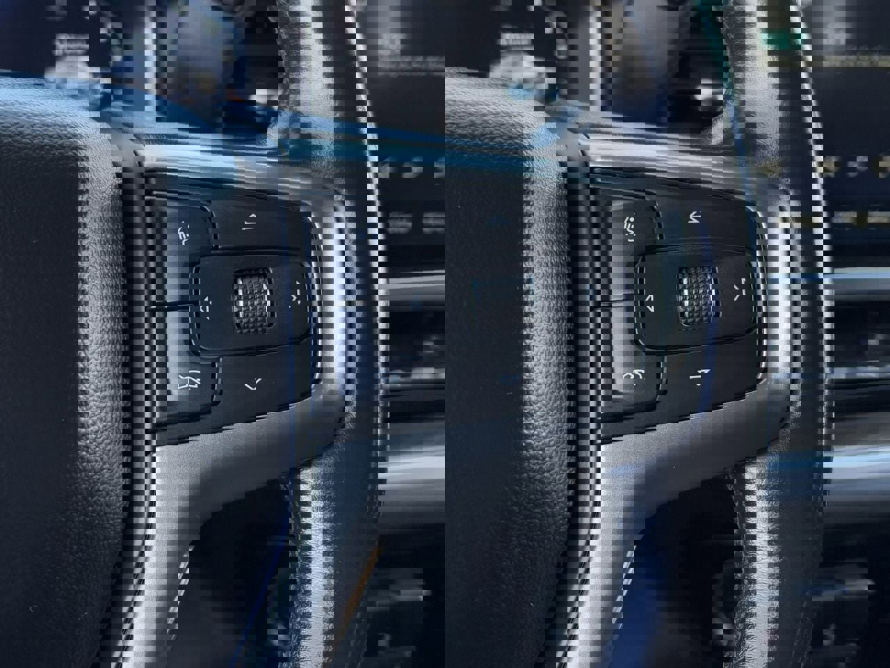 Used 2022 Chevrolet Silverado 1500 LT w/ Z71 Off-Road Package image 18