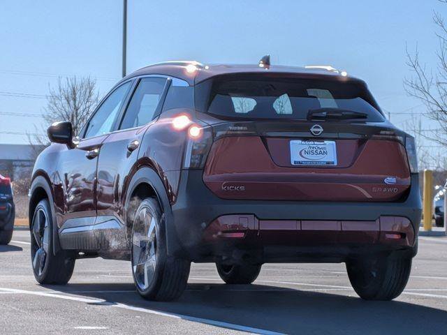 Used 2025 Nissan Kicks SR AWD/4WD image 7