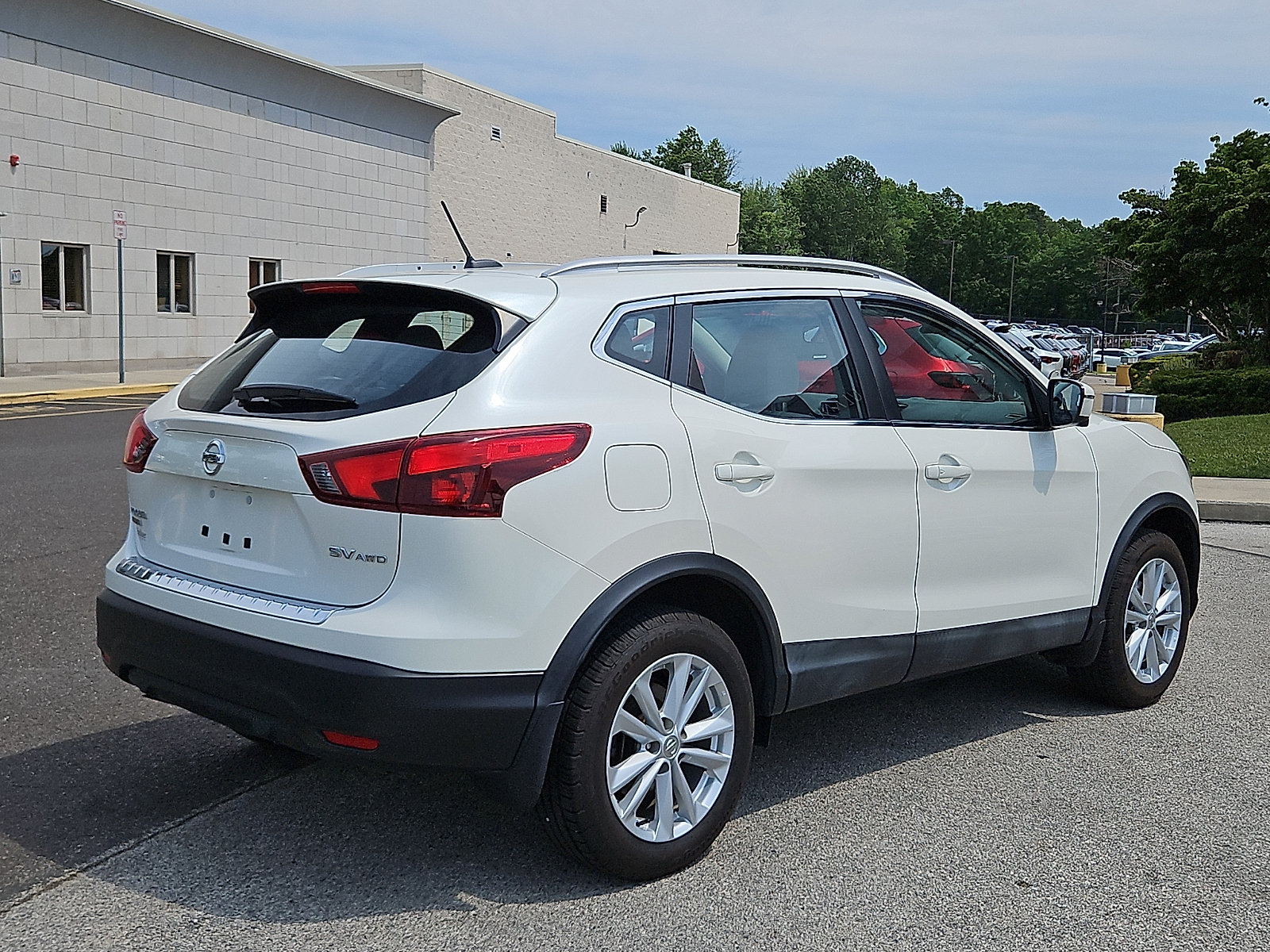 Used 2018 Nissan Rogue Sport SV w/ SV Technology Package AWD/4WD image 6