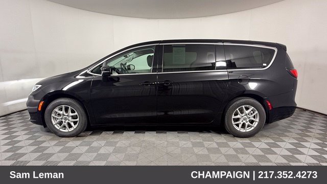 Used 2024 Chrysler Pacifica Touring-L FWD image 6