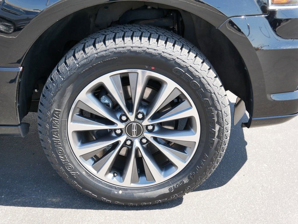 Used 2016 Lincoln Navigator Select AWD/4WD image 6