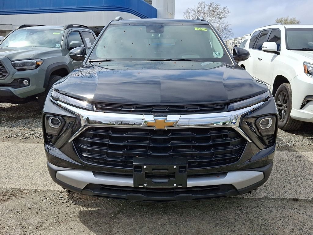 Used 2026 Chevrolet TrailBlazer LT w/ Convenience Package AWD/4WD image 3