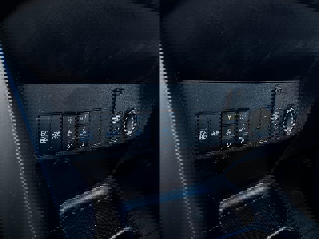 Used 2017 Toyota RAV4 SE image 27