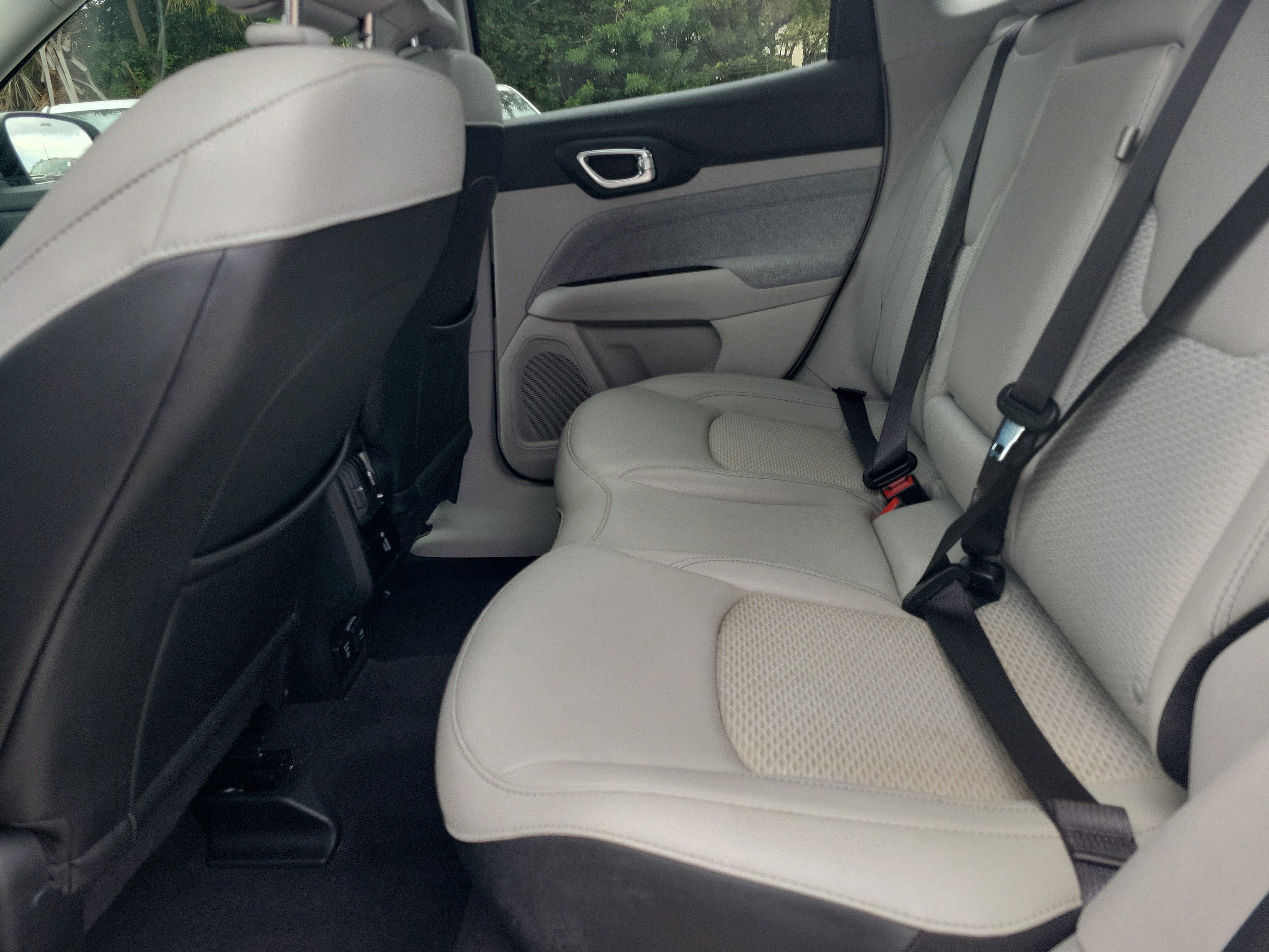 Used 2022 Jeep Compass Latitude w/ Convenience Group image 18