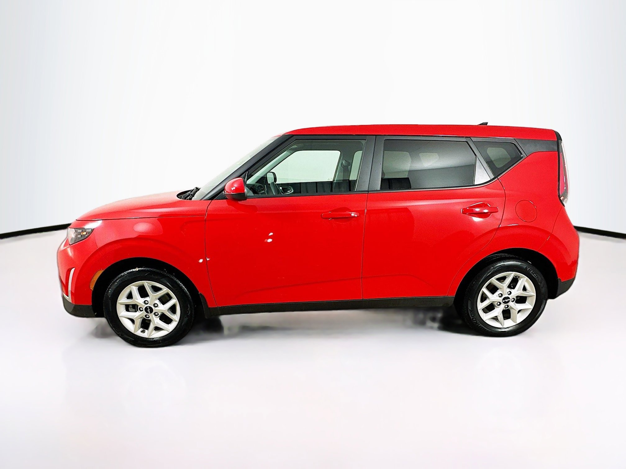 Used 2023 Kia Soul LX w/ LX Technology Package image 5