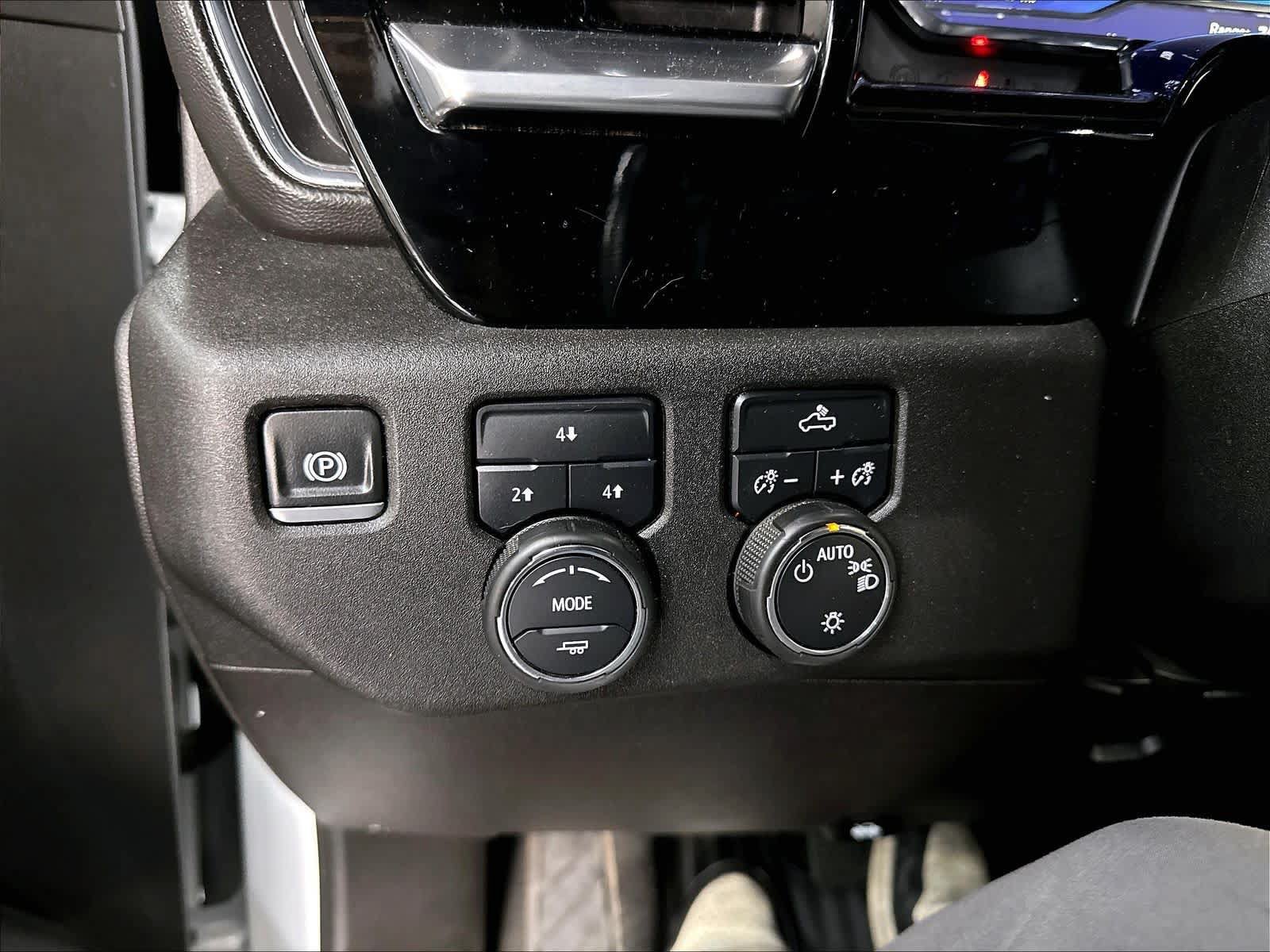 Used 2024 Chevrolet Silverado 2500 LT AWD/4WD image 38