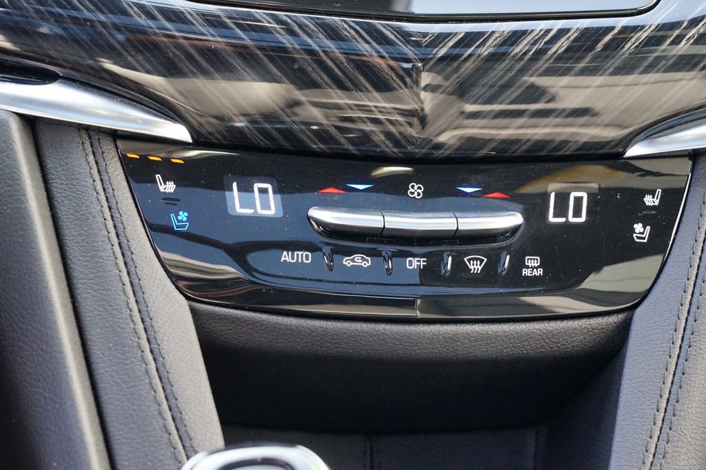 Used 2025 Cadillac XT6 Premium Luxury image 25