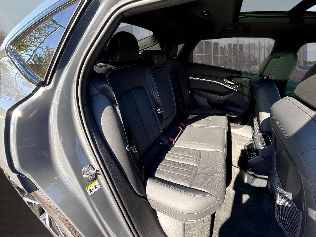 Used 2024 Audi Q8 e-tron Premium Plus AWD/4WD image 27