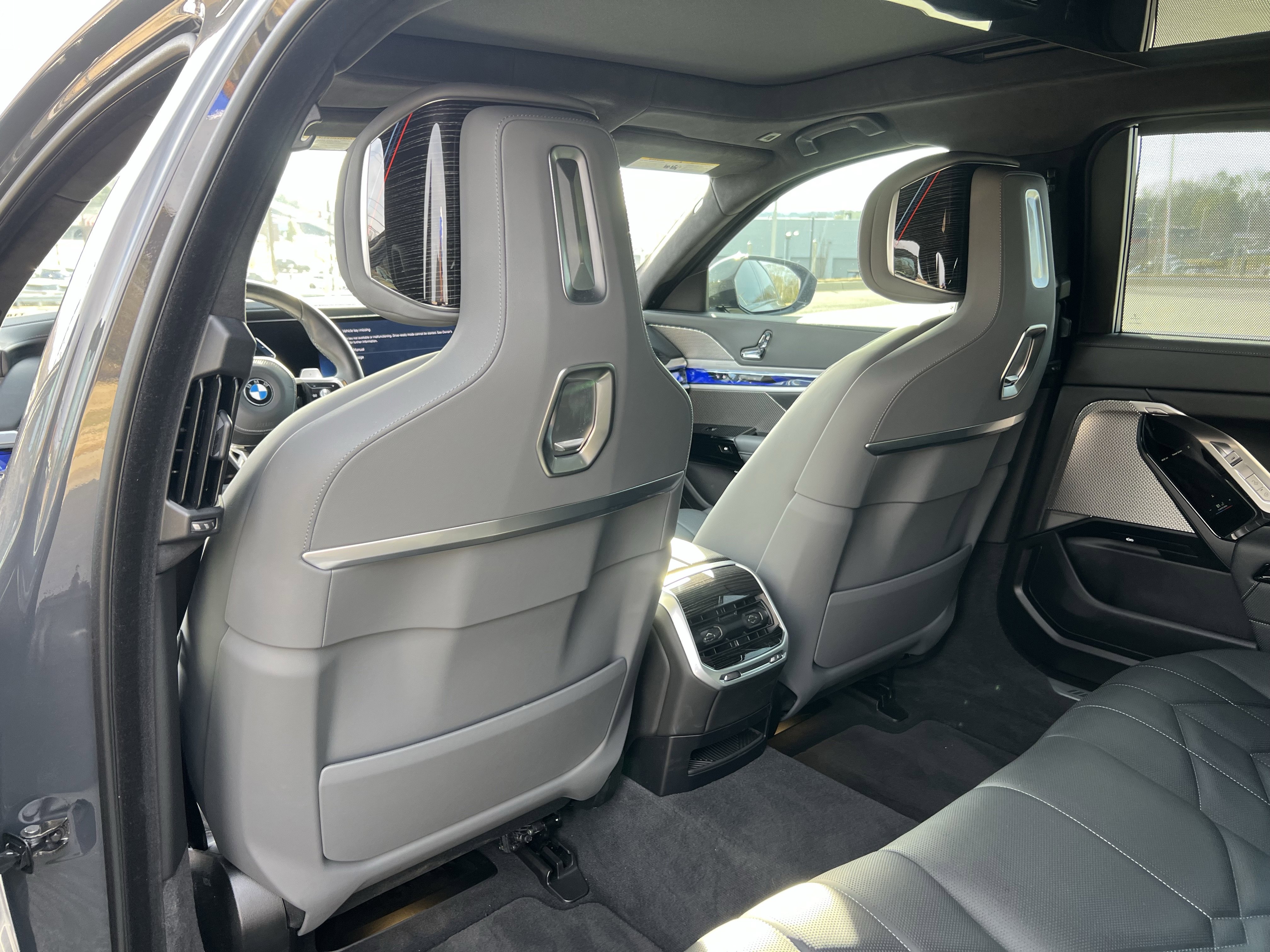 Used 2023 BMW 740i w/ Executive Package image 34