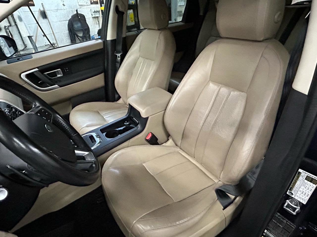 Used 2017 Land Rover Discovery Sport HSE image 12