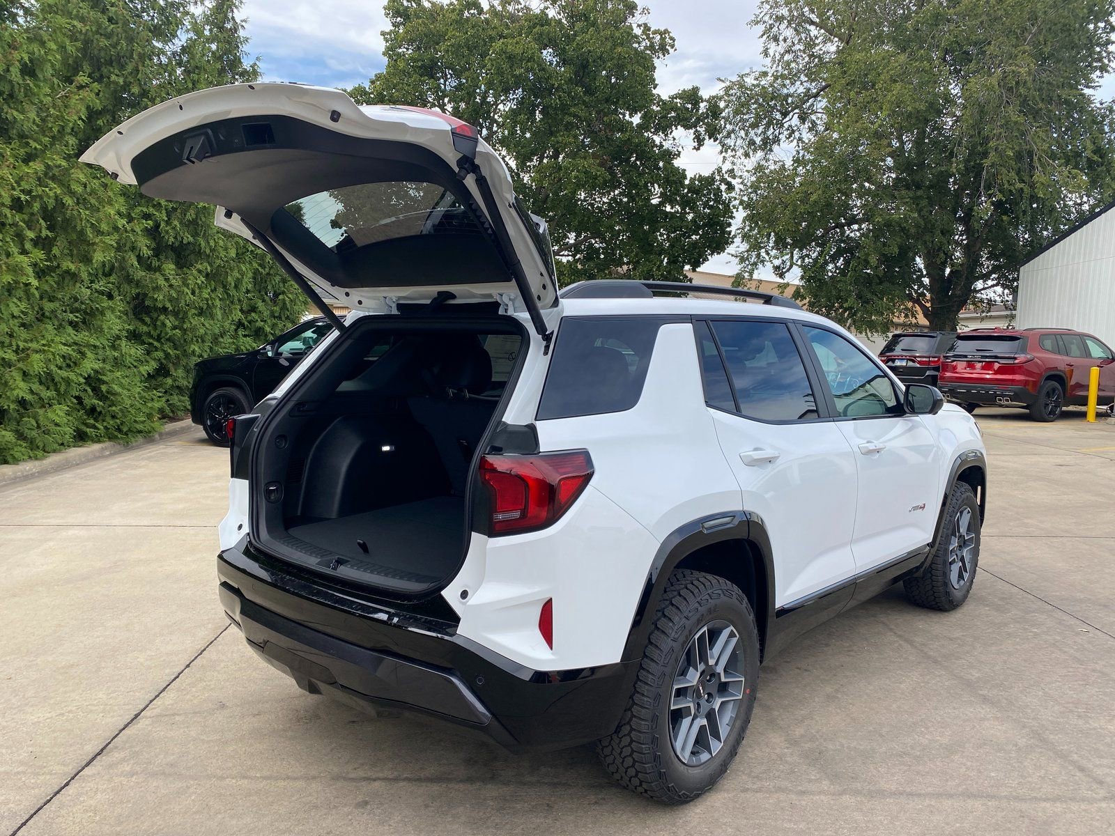 New 2026 GMC Terrain AT4 w/ Convenience Package III image 38