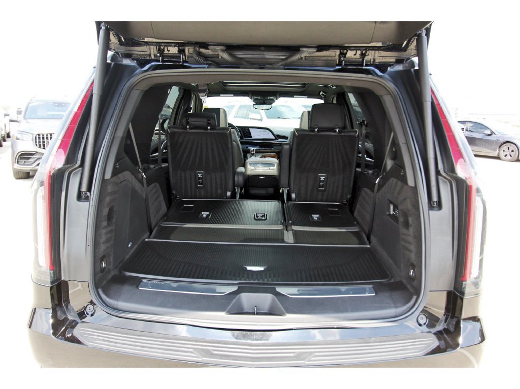 Certified 2024 Cadillac Escalade Premium Luxury AWD/4WD image 31