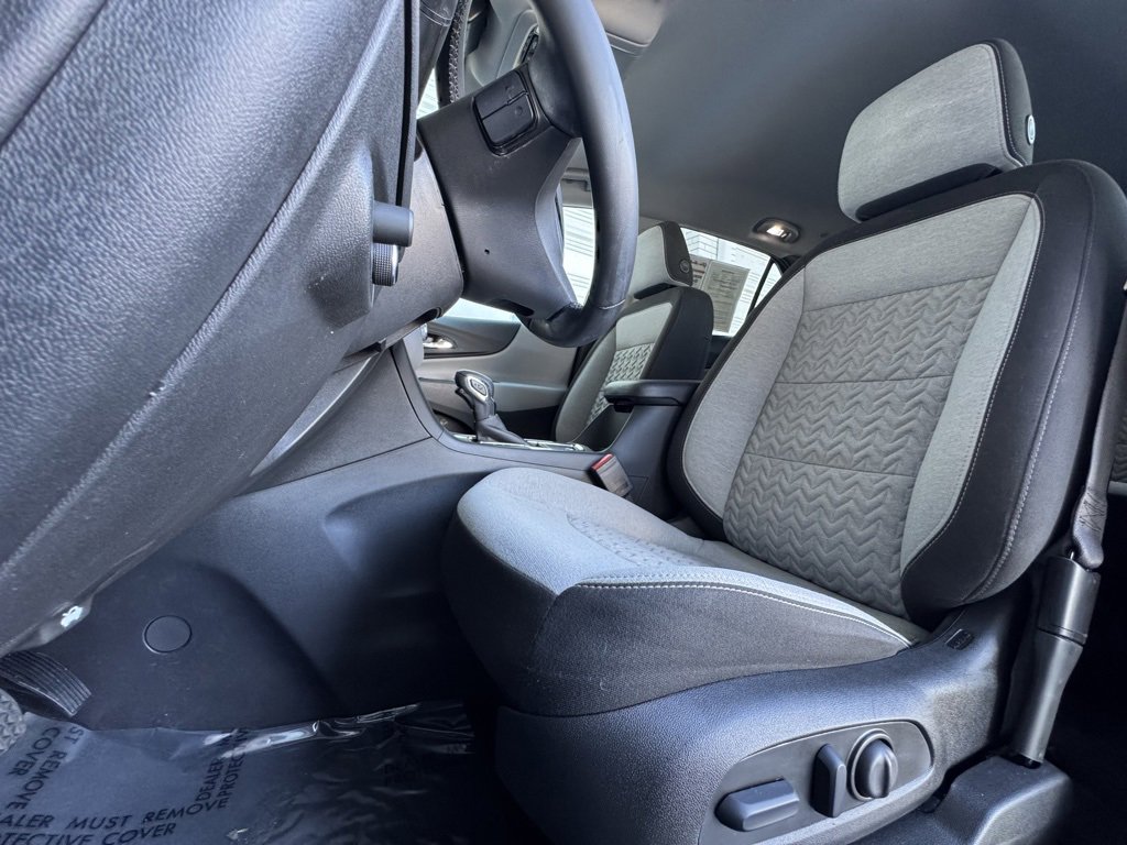 Used 2023 Chevrolet Equinox LT w/ Driver Convenience Package image 9