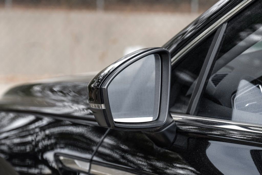 Used 2022 Volkswagen Tiguan SE image 56