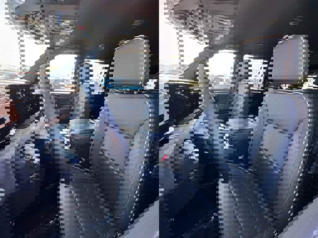 Used 2025 Chevrolet Suburban Premier image 15