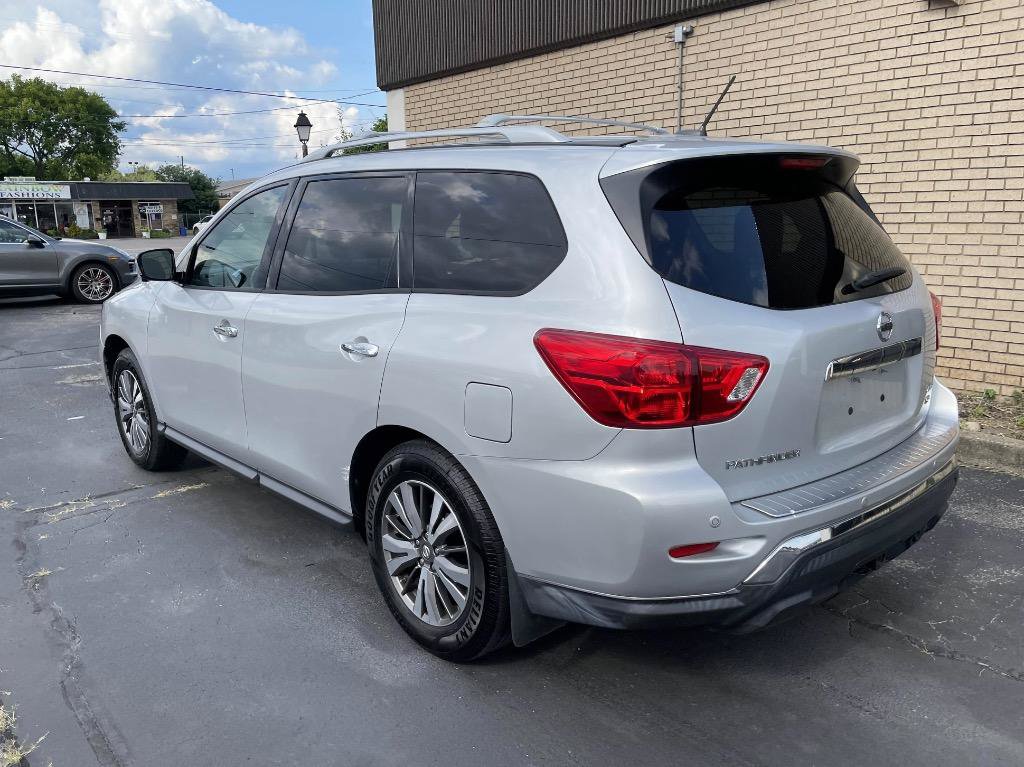 Used 2017 Nissan Pathfinder SL w/ SL Tech Package AWD/4WD image 3