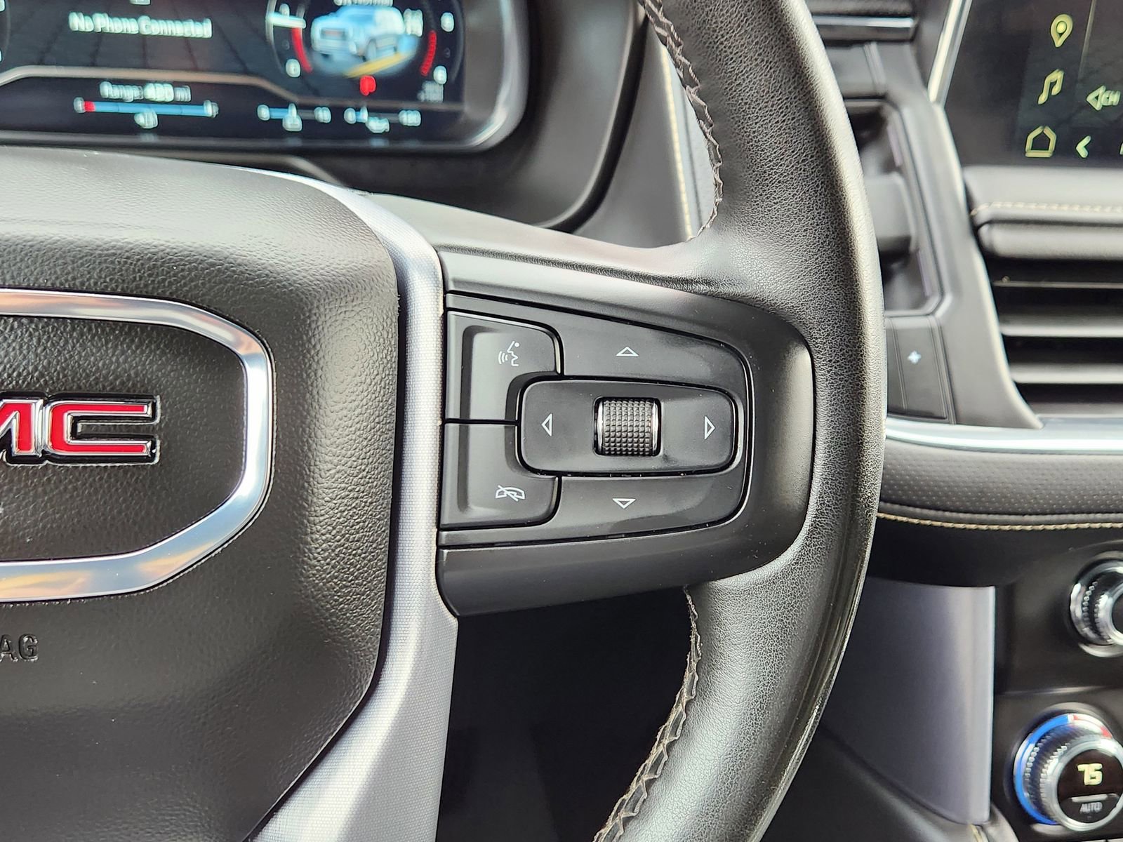 Used 2024 GMC Yukon SLT image 32