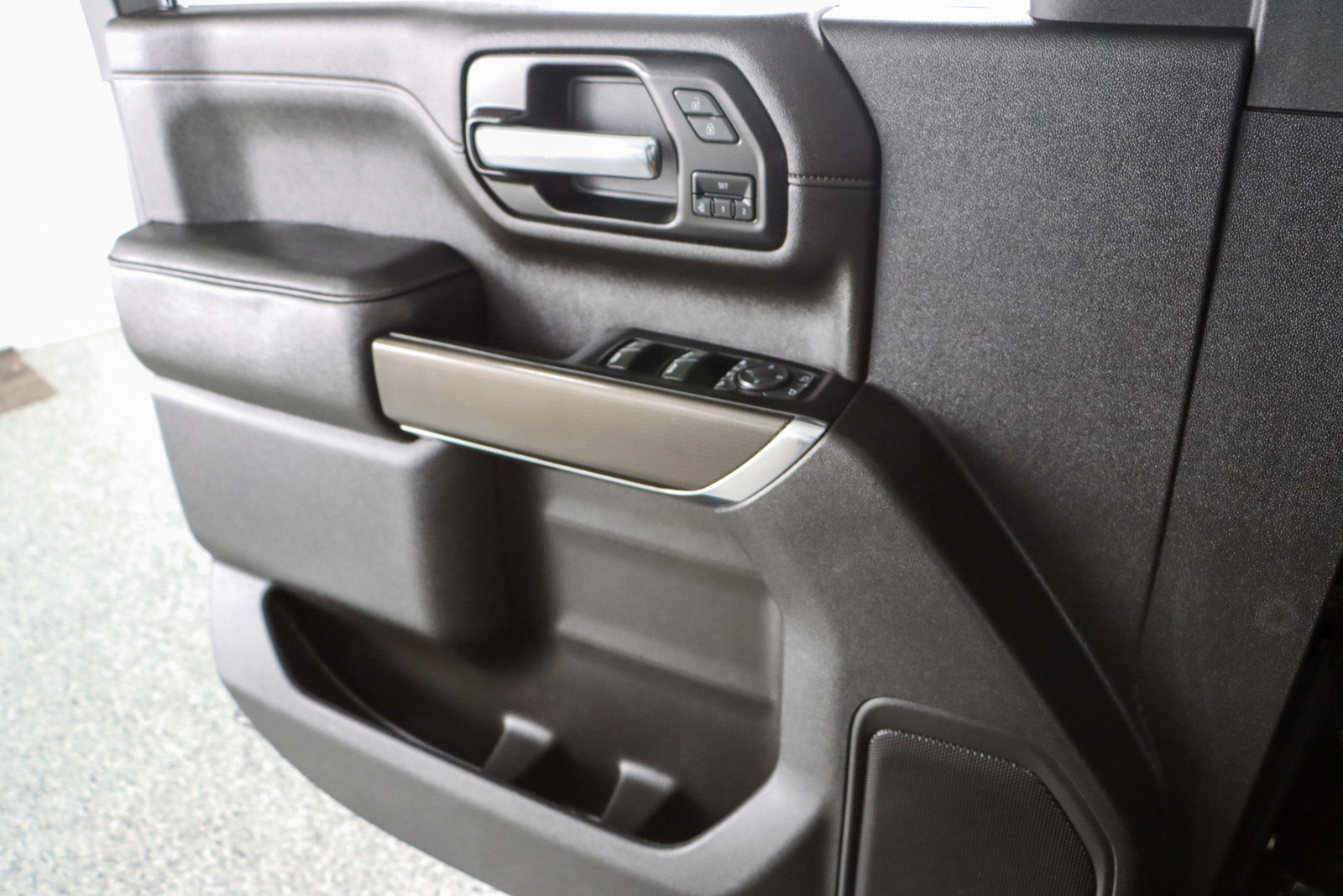 Used 2022 GMC Sierra 2500 AT4 w/ Snow Plow Prep/Camper Package image 23