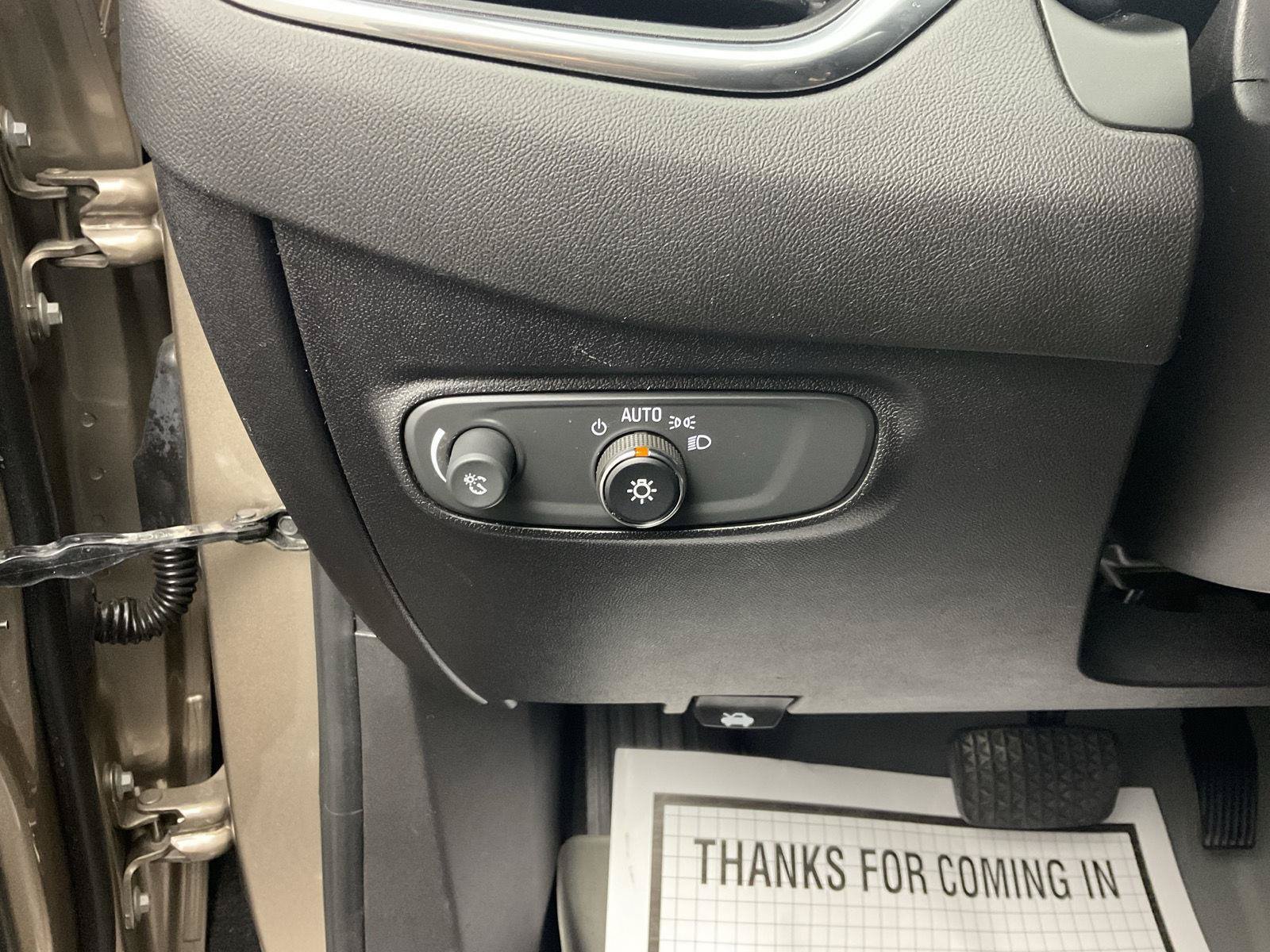 Used 2018 Chevrolet Equinox LT AWD/4WD image 13