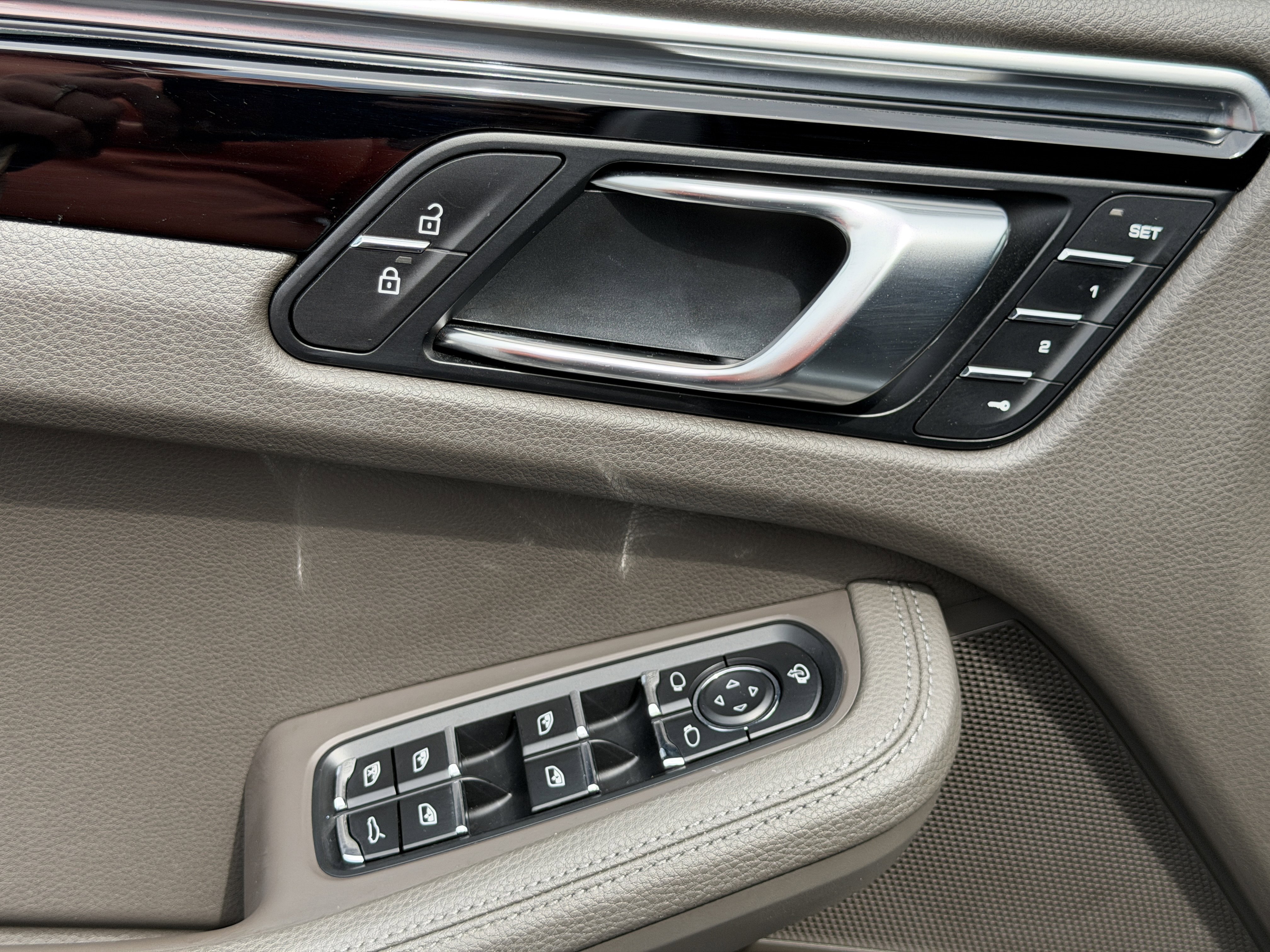 Certified 2022 Porsche Macan image 24