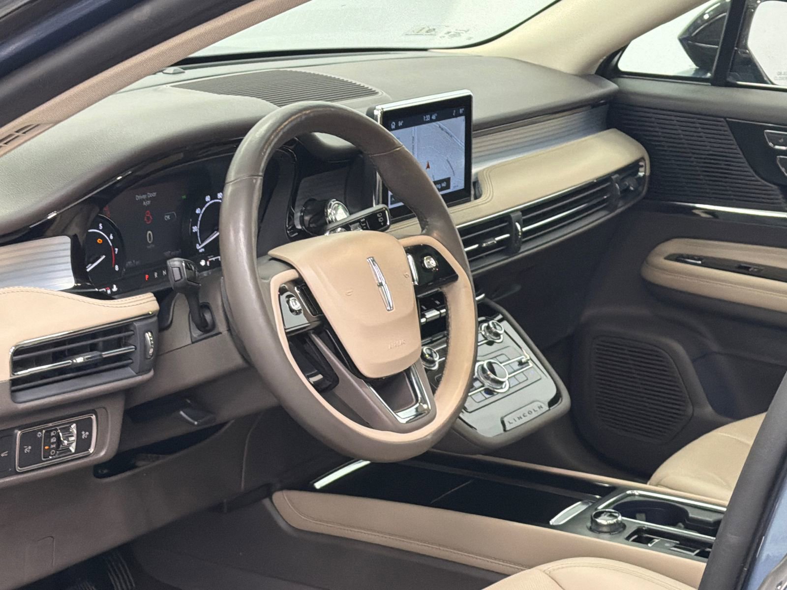 Used 2022 Lincoln Corsair AWD w/ Premium Package image 16