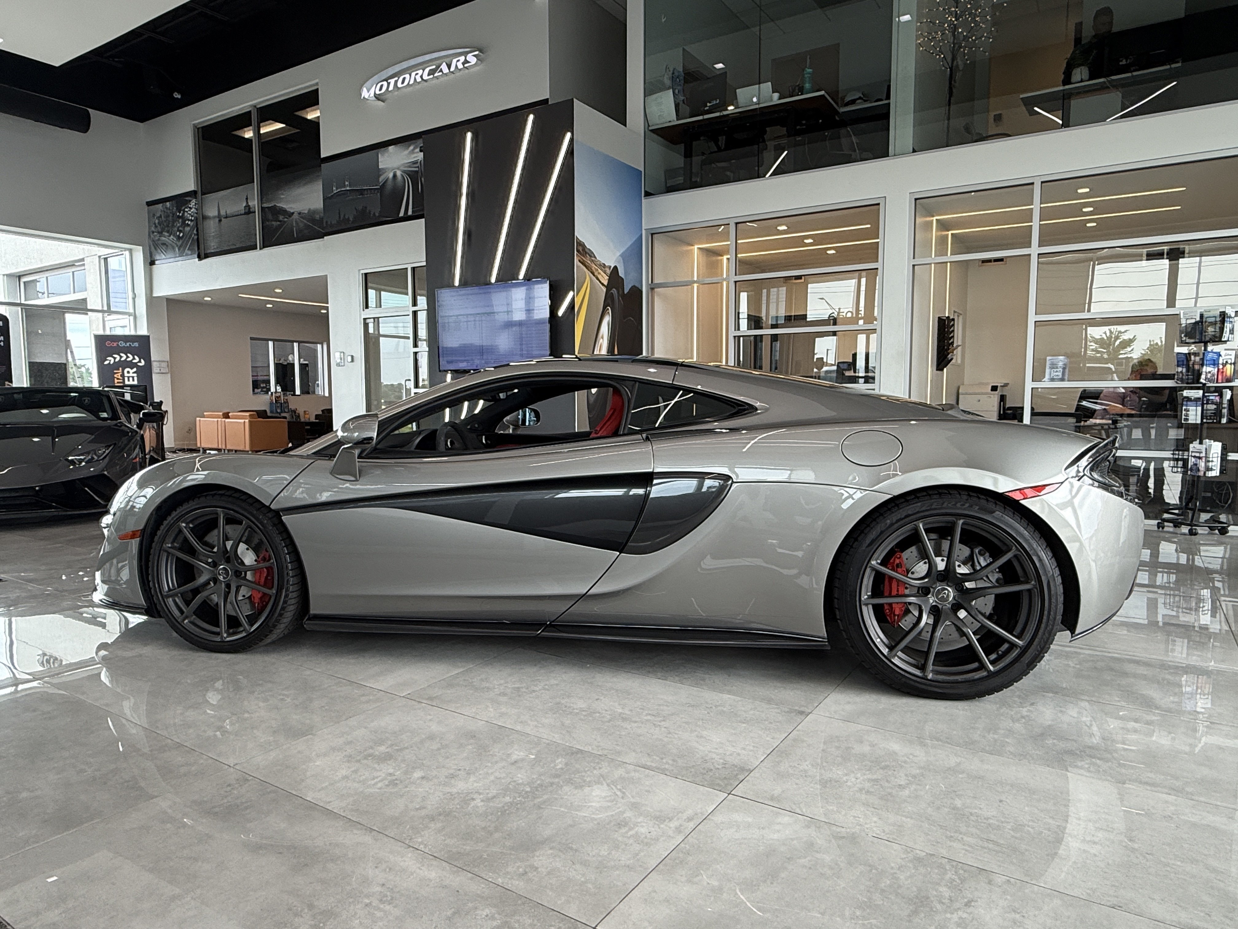 Used 2017 McLaren 570S RWD image 4