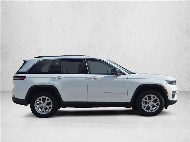 Used 2023 Jeep Grand Cherokee Limited AWD/4WD image 4