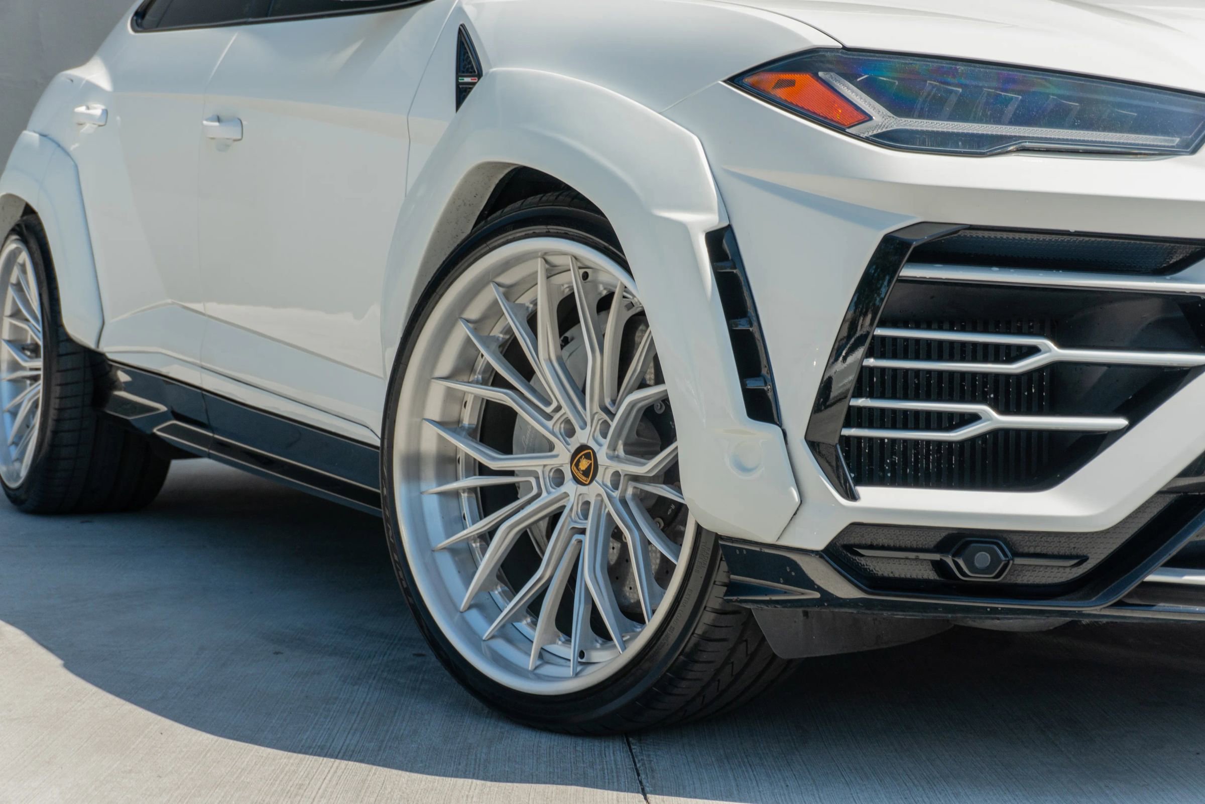 Used 2019 Lamborghini Urus AWD/4WD image 33