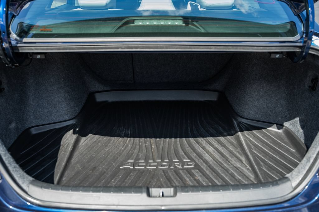 Used 2018 Honda Accord Touring image 10